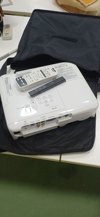 Projetor Epson EB-S31  +  Tela e Tripé Napofix