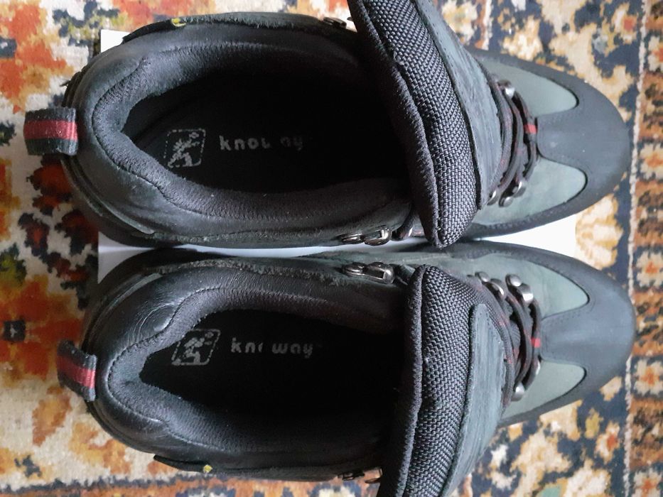 Продам чоловічі кросівки