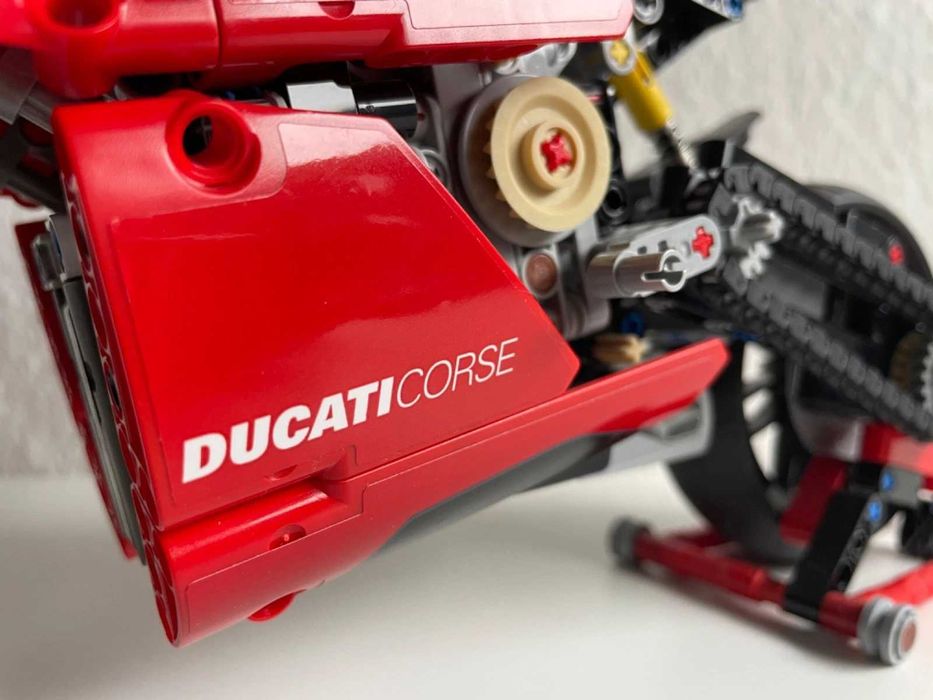 LEGO 42107 - Ducati Panigale V4 R