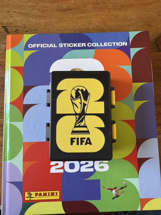 Caderneta mundial capa dura a 79%