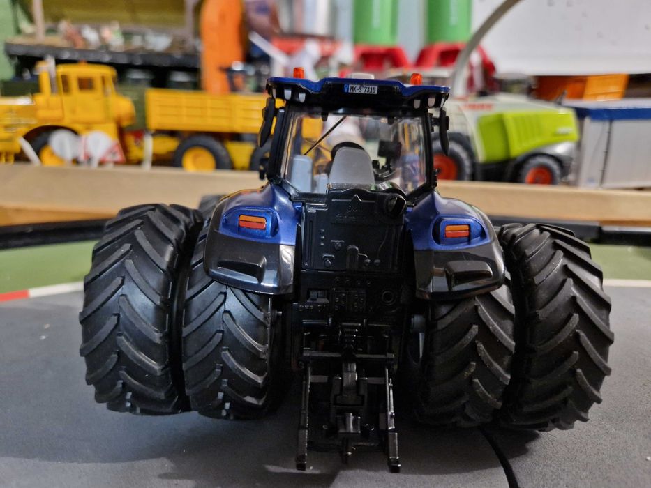 Siku Control 6738 New Holland T7.315 z kołami bliź