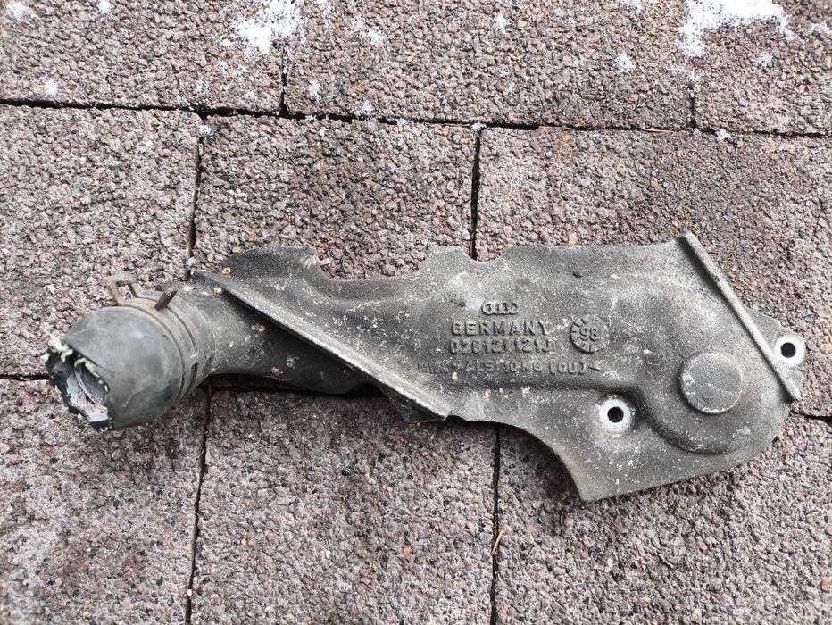 Obudowa Termostatu 078121.121J Audi 2.4 2.7 2.8 V6 VW Passat B5 2.8 V6