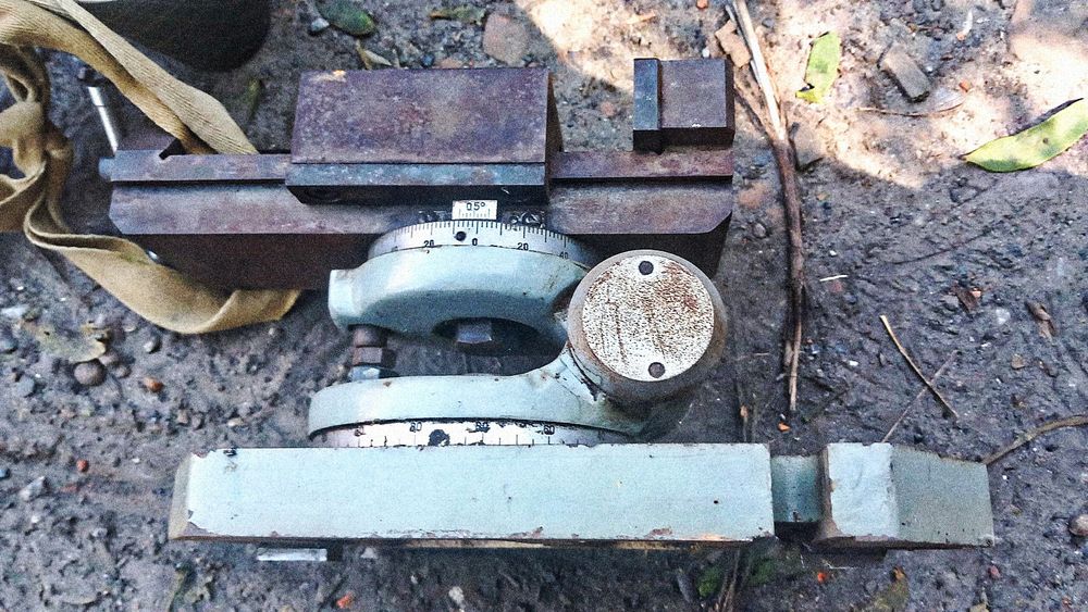 Приспособление для наружного круглого шлифования. Тиски трёхповоротные