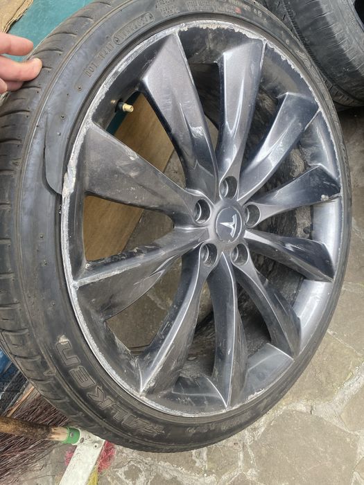 Диски r21 5*120 на Tesla S