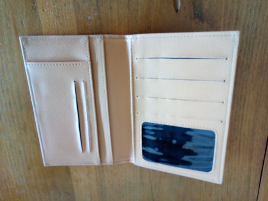 Conjunto de carteiras de imitação de couro e parcialmente com couro