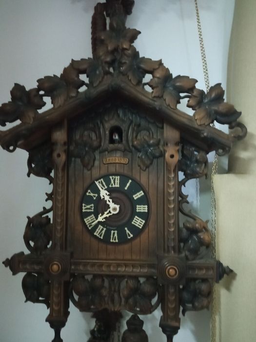 Relógio de cuco. Para oito dias..A funcionar.