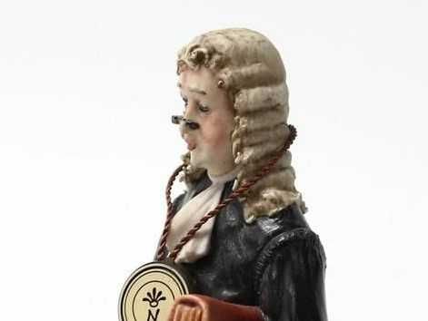 Escultura de Advogado/Juiz porcelana Capodimonte