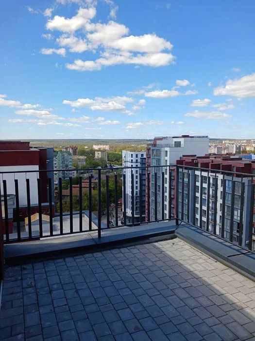 Здана дворівнева квартира з терасою в центрі ЖК Княгинин