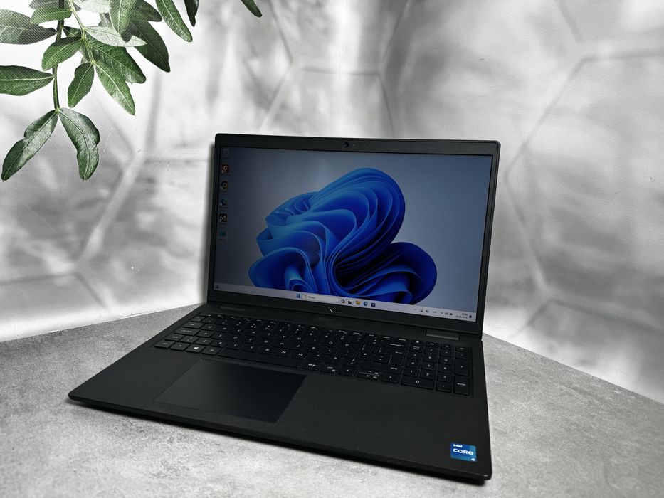 Ноутбук Dell Latitude 3520 / i5-1135G7 / 8GB / 256GB SSD / 15.6" Full HD IPS