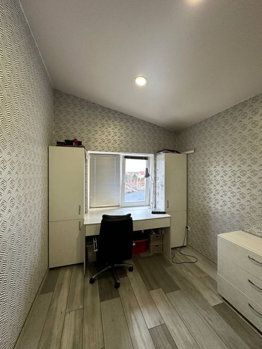 Гарна трьох кімнатна квартира в Гостомелі в тихому місці