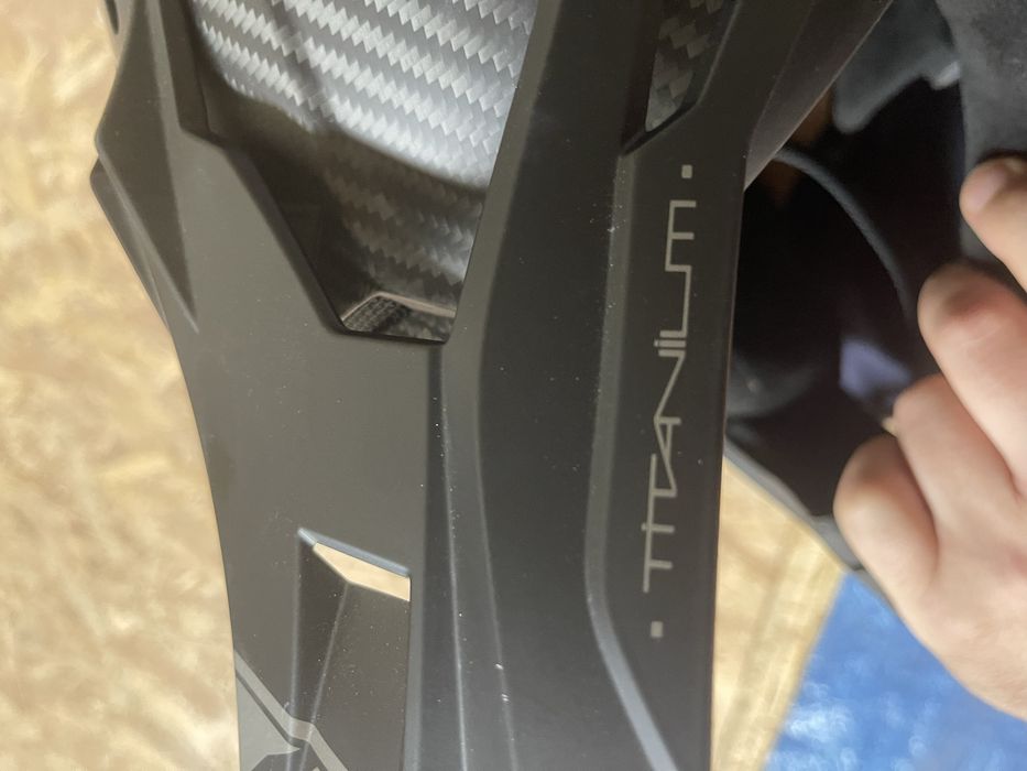 Capacete kenny titanium carbono solid