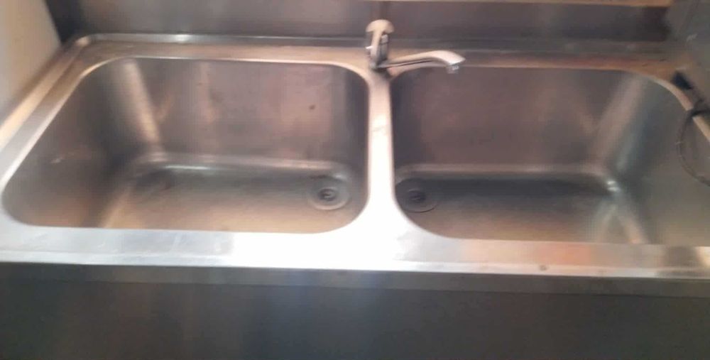 Bancada de cozinha com 2 pias