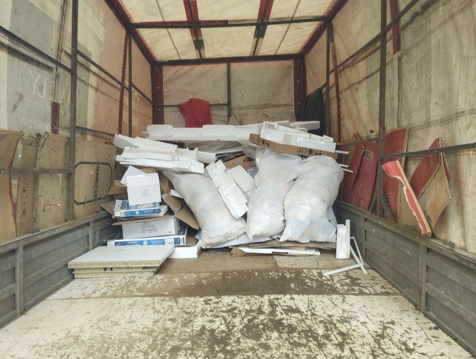 Вивіз будівельного сміття гілок старої меблі