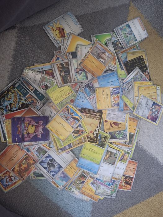Album Pokemon + 124 karty