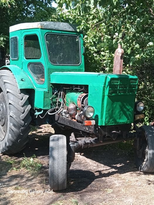 Трактор т40  на ходу в робоче стані