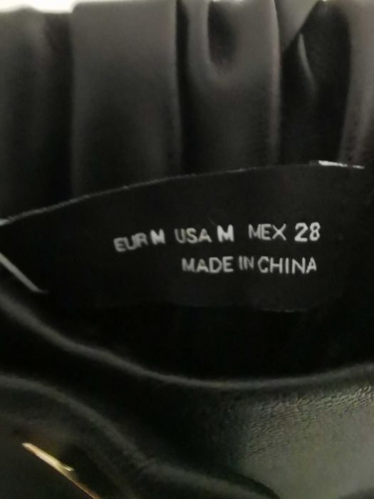 Saia midi com botões Zara