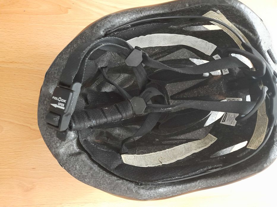 2 capacetes usados