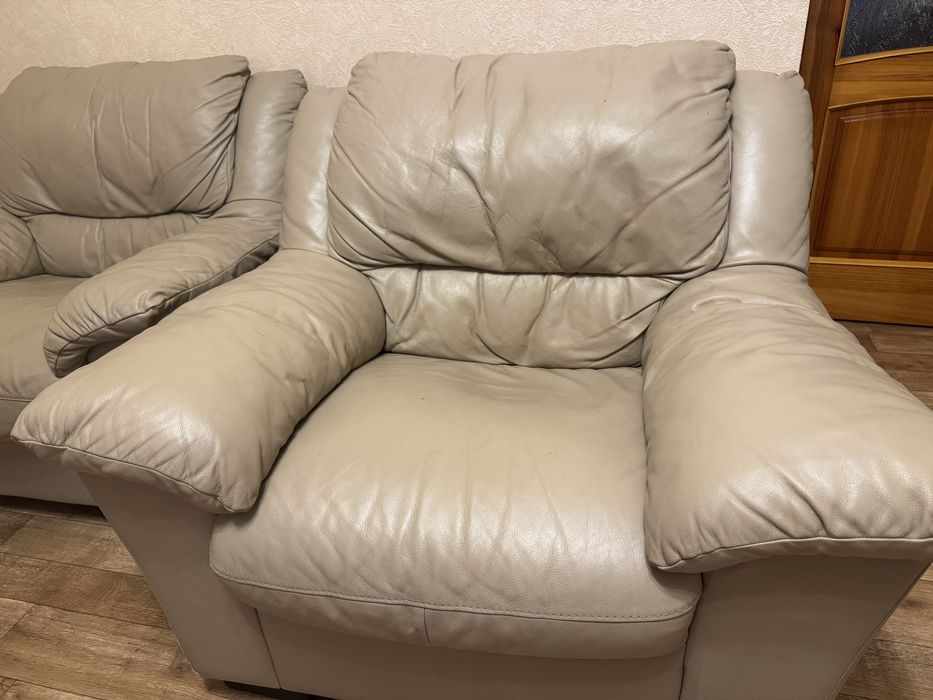 Шкіряний диван та крісла