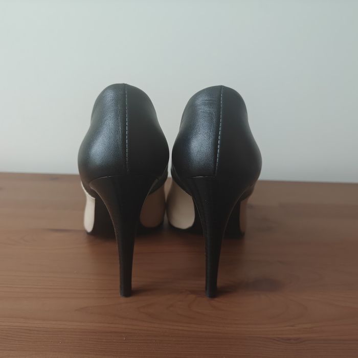 Nowe obcasy Intershoe 37 skóra naturalna beżowo czarne