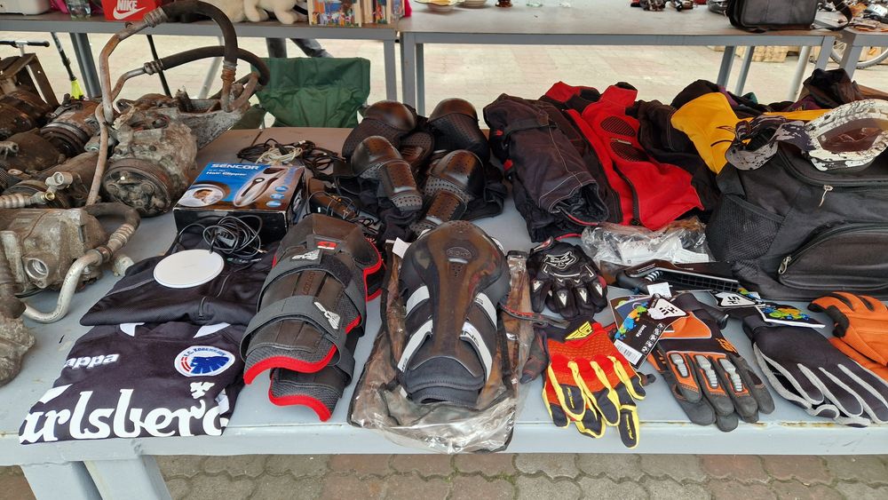 Ubrania na rower, kompresory klimatyzacji itp.