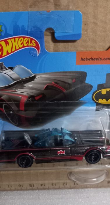 Tv series batmobile hot wheels batman