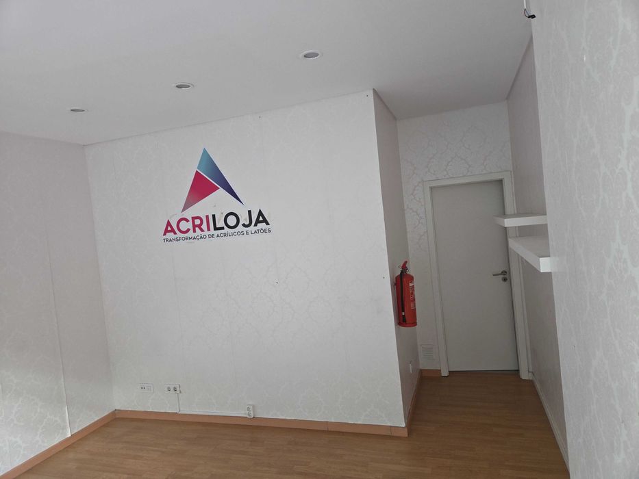 Loja em Algés com Garagem