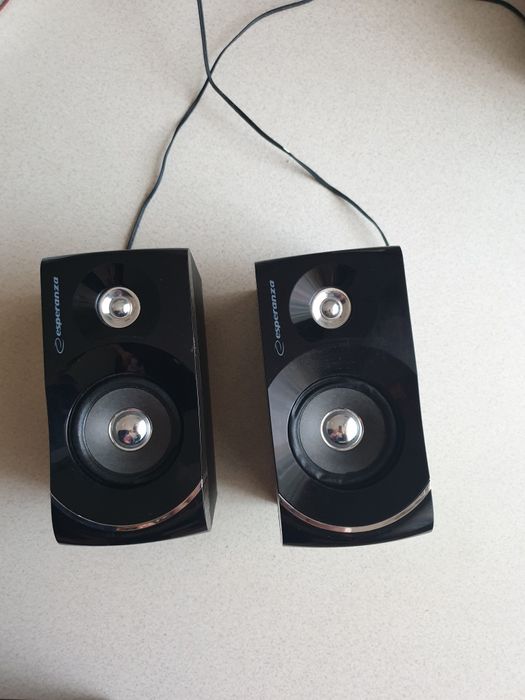 Dwa głośniki Esperanza do wieży