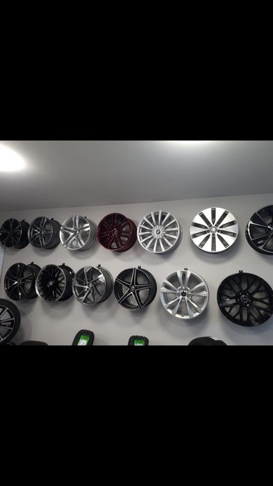 Felgi aluminiowe 5x112R17 Mercedes z oponami letnimi.