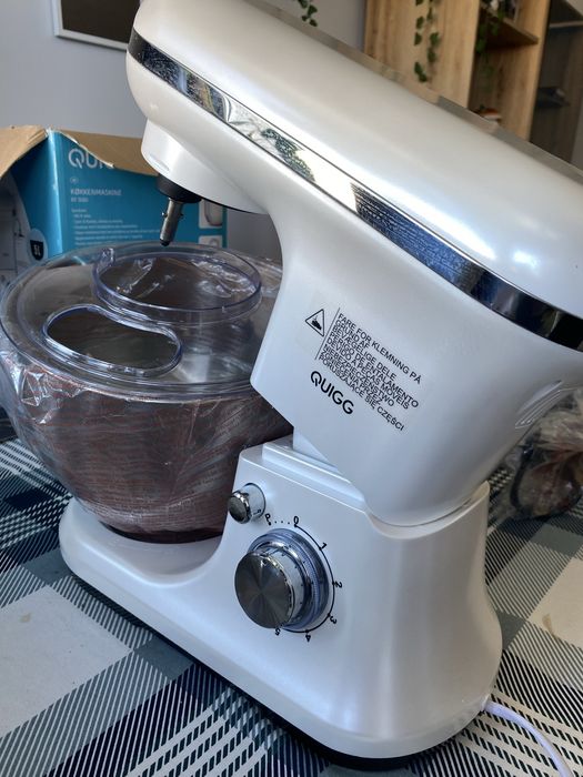 Robot kuchenny z głowicą obrotową