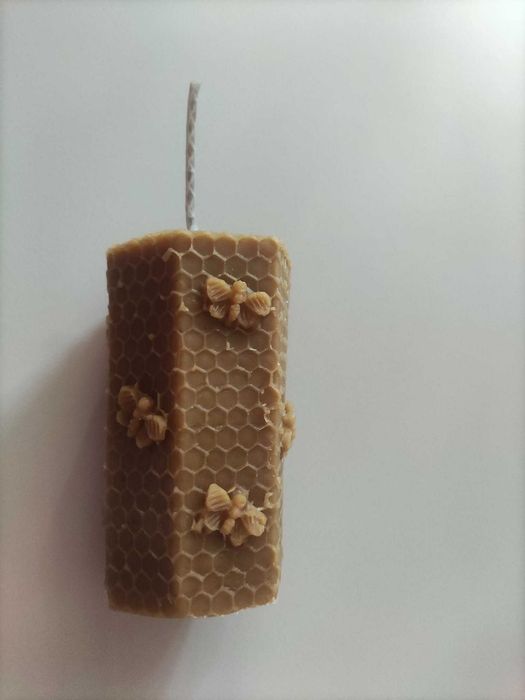 Świeca z naturalnego wosku pszczelego
