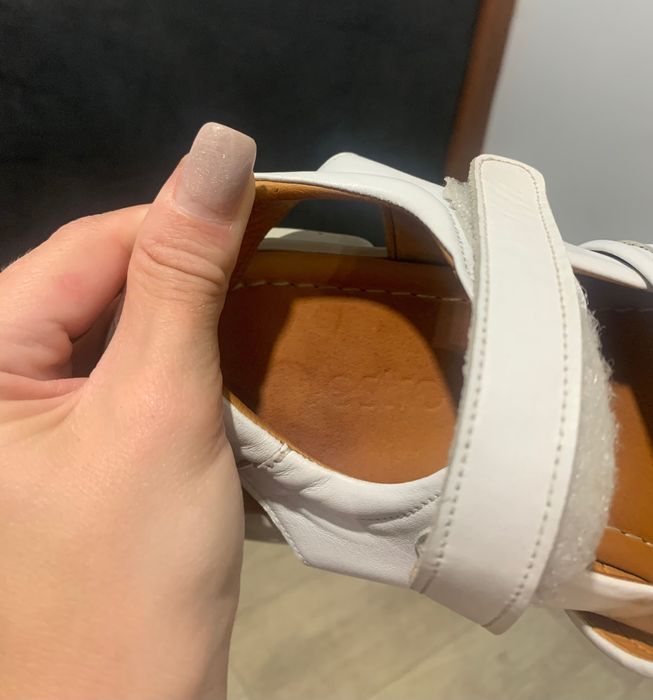 Білі босоніжки Estro шкіра