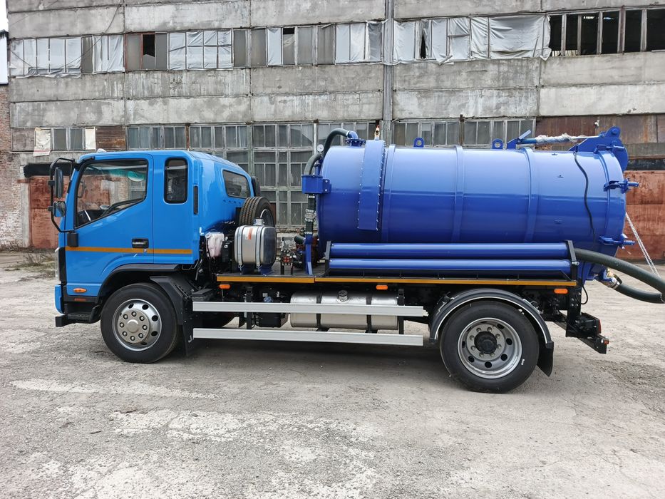 Вакумний автомобіль,асенізатор,мулосос,вакумний