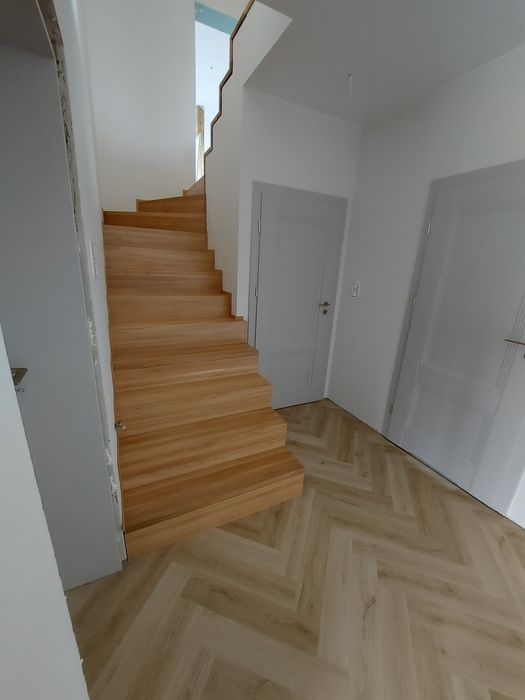 Schody wewnętrzne,na beton,na konstrukcji,stopnie,trepy