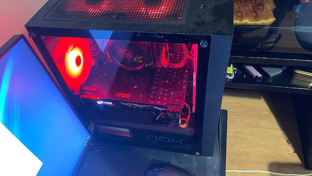 PC Gaming Ryzen 5 | 16GB RAM | GTX 1070 Ti vendo ou troco
Conta com:
· AMD Ryzen 5 1400 (4 núcleos / 8 threads)
·