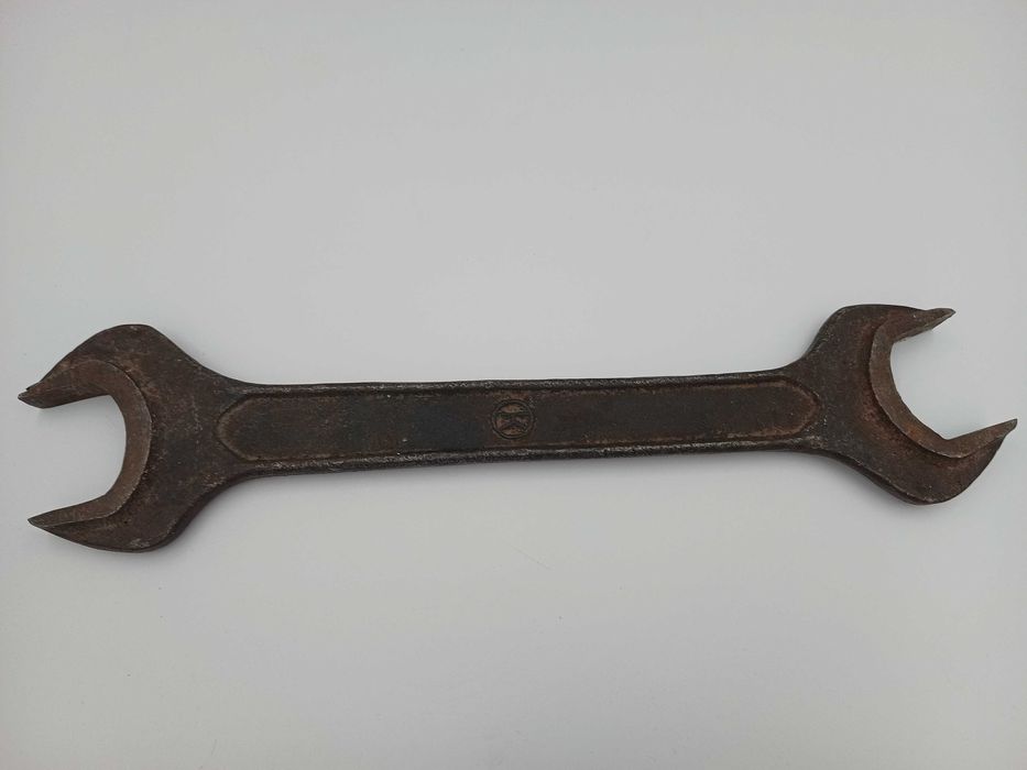 Duży płaski klucz z PRL 41 - 46 solidny