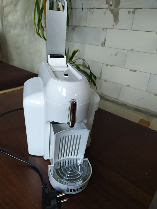 Капсульна кофе машина Bialetti.