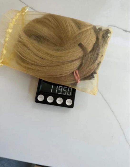 Włosy blond z kapsułkami keratyny