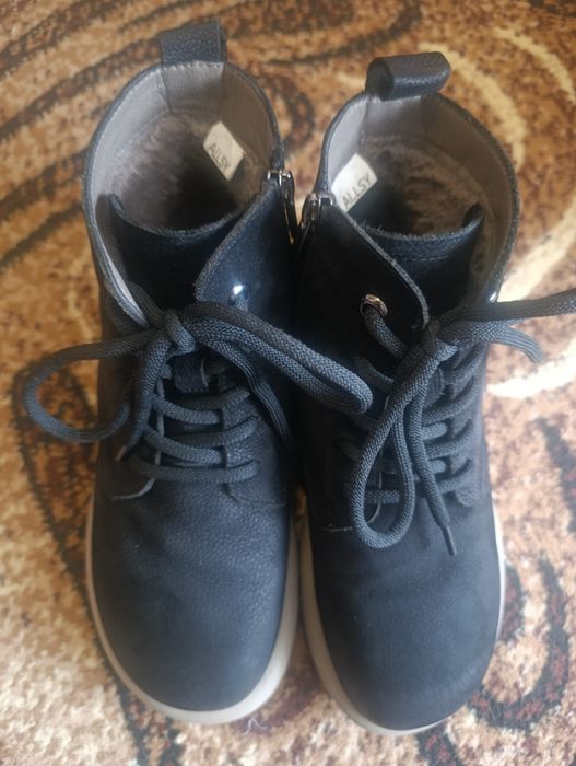 Продам женские ботинки из натуральной кожи нобук