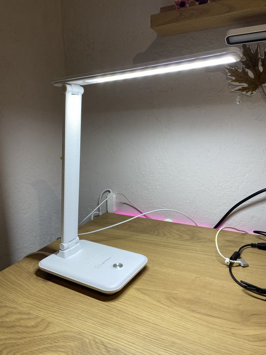 Світильник для офісу або на письмовий стіл