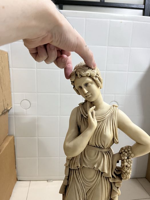 Estátua decorativa com base
