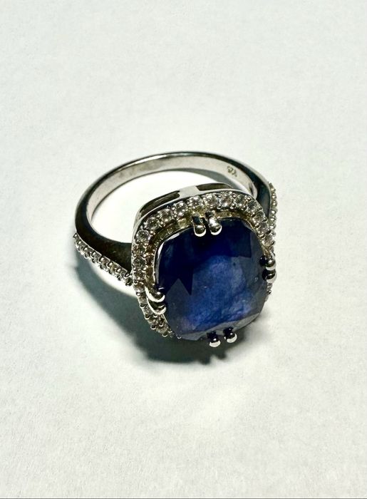 Каблучка срібна з сапфіром