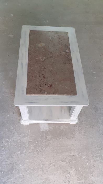 Mesa de centro com pedra mármore