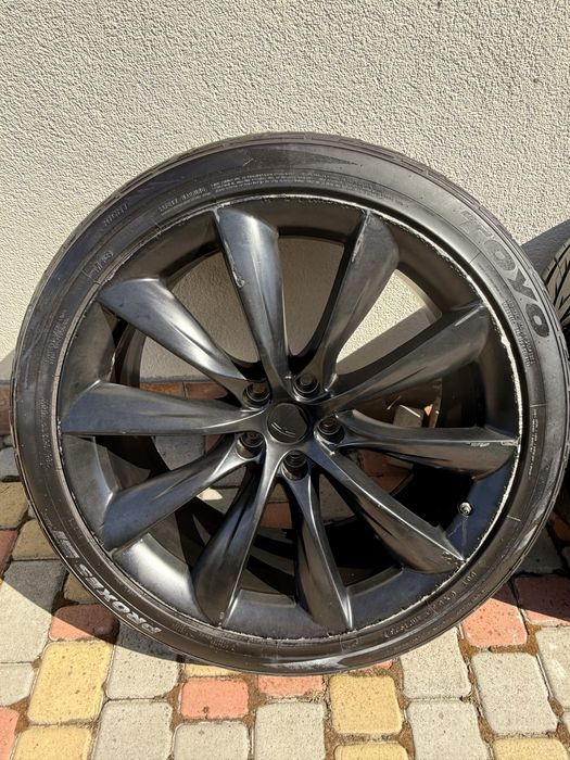Колеса в зборі з датчиками тиску 5/120 R22 стояли на TESLA X