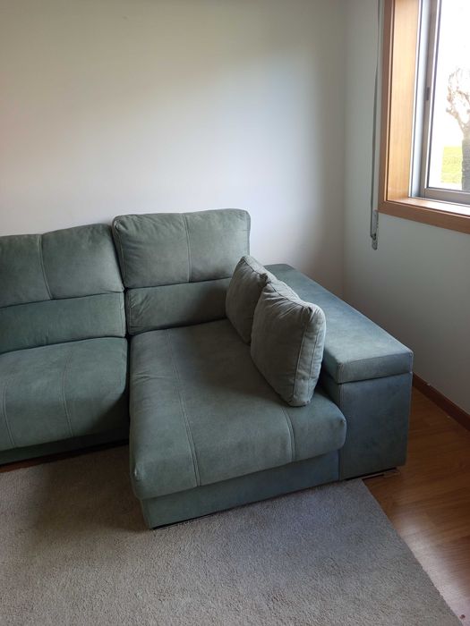 Sofá com chaise long