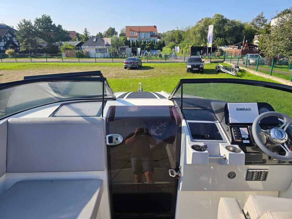 Łódź motorowa NAVIA ONE