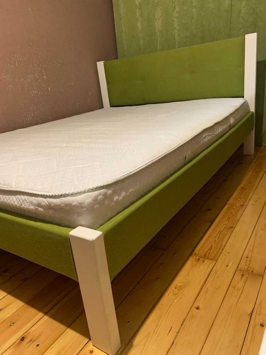 Двоспальне ліжко з ортопедичним матрацом