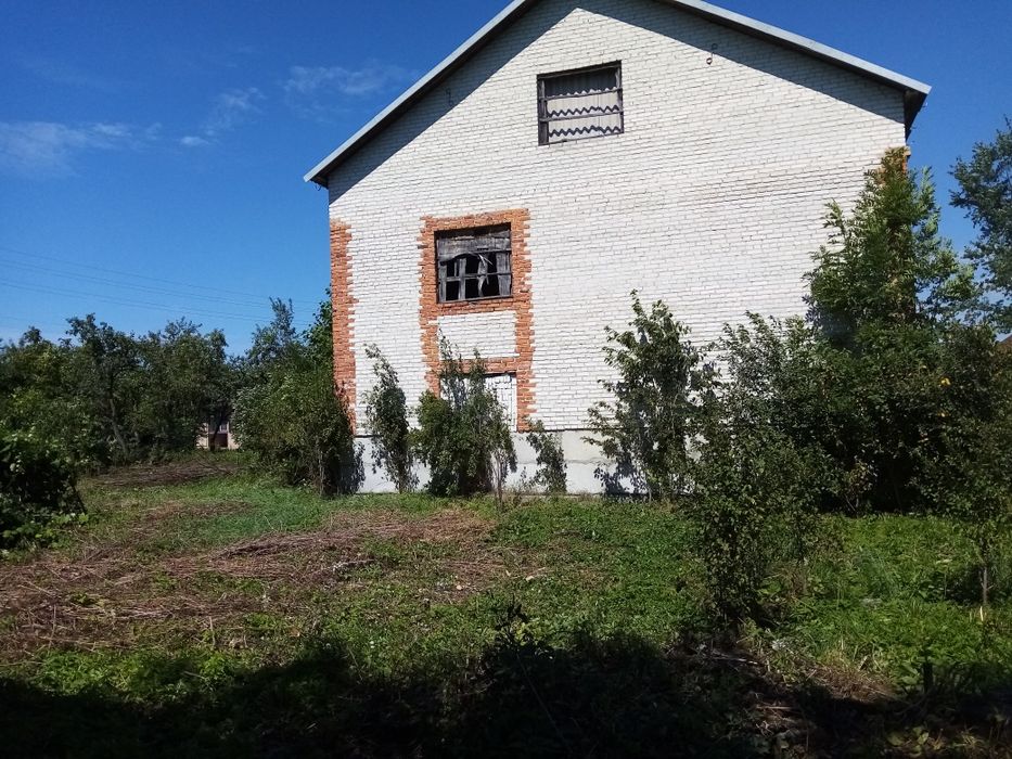 Земельна ділянка площею 31сотка з незавершеним будівництвом