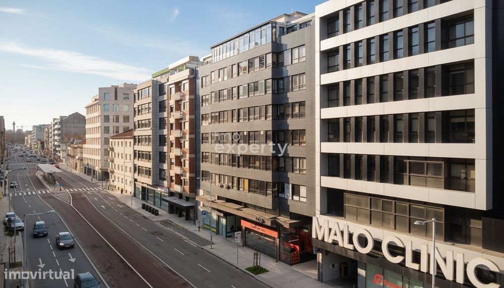 Escritório Renovado na Av. da Boavista, Porto