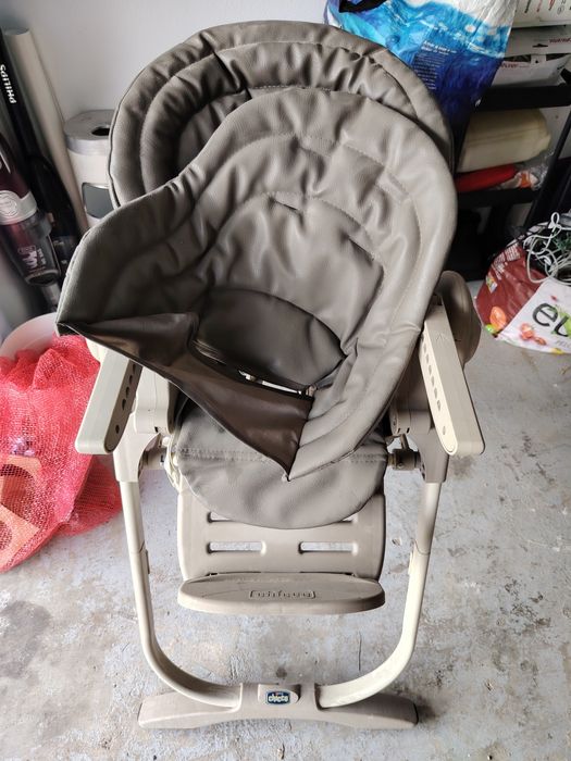 Cadeira de papa com várias funcionalidades Chicco