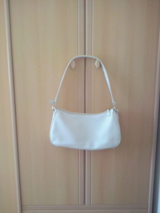 Biała torebka na ramie